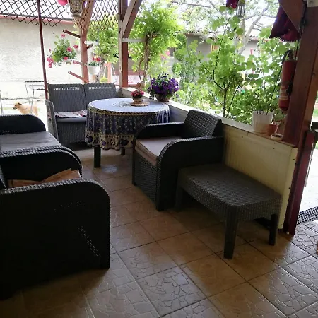 Lali Апартаменты *